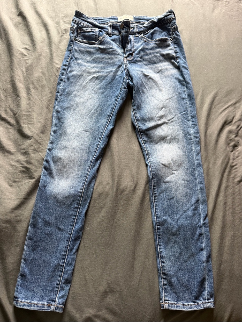 BKE Women's Skinny Jeans in Faded Blue Wash